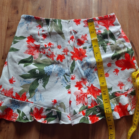 Zara hight waist tropical frills short, zip closure, size S - Picture 7 of 8